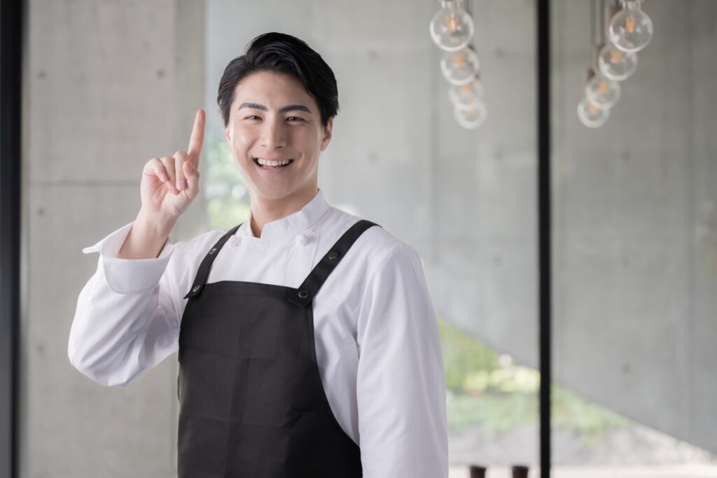 エプロンを着たシェフや飲食業で働く男性のイメージ